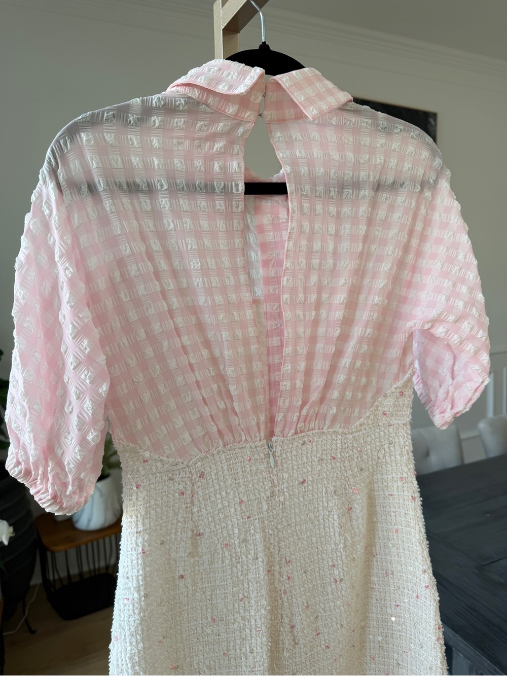CHANEL Pink Seersucker & Tweed Mini Dress
Size FR 36 / US 4 - Picture 9 of 12